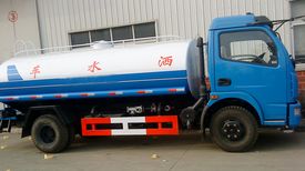 路橋養(yǎng)護(hù)灑水車(chē)圖片