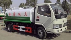 小區(qū)灑水車(chē)圖片