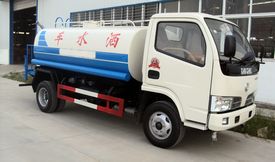 新農(nóng)村灑水車(chē)圖片