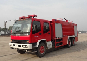五十鈴12噸泡沫消防車圖片