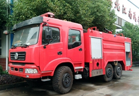 六驅(qū)越野型森林消防車圖片