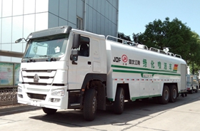 公路灑水車(chē)圖片