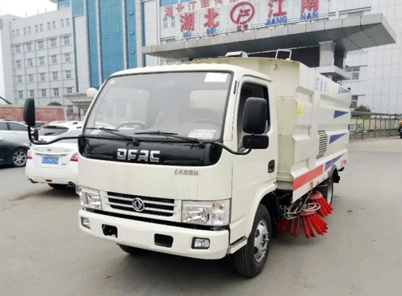 國五東風(fēng)小多利卡5噸掃路車圖片