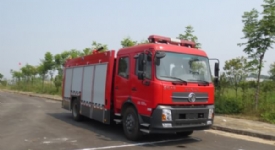 國(guó)五東風(fēng)天錦7噸泡沫消防車圖片